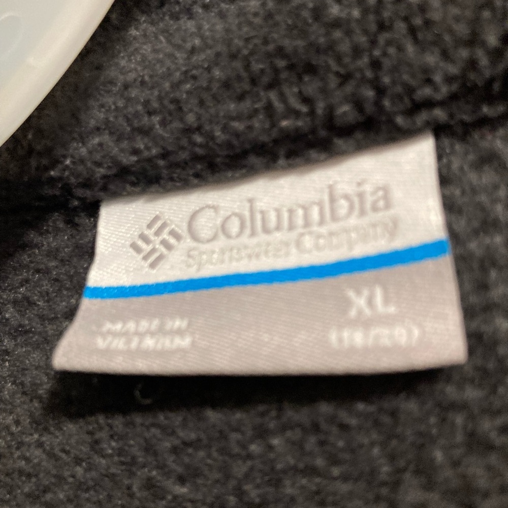 Girls 18/20 Columbia fleece jacket.